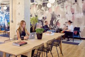 中型公司办公室装修设计效果图片