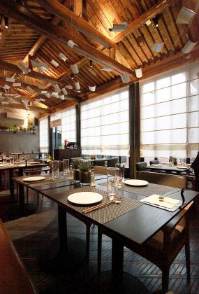 高端LOFT风格餐厅装修图片