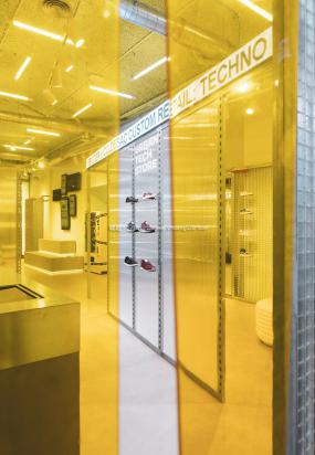 最新服装零售店装饰效果图片