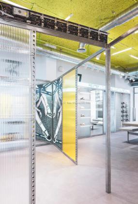 最新服装零售店装修图片