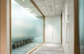 白色办公室装修实物图片