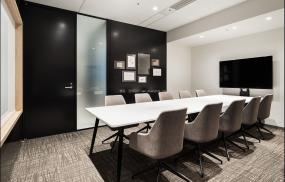 白色办公室效果图