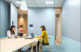 白色办公室装修效果图片