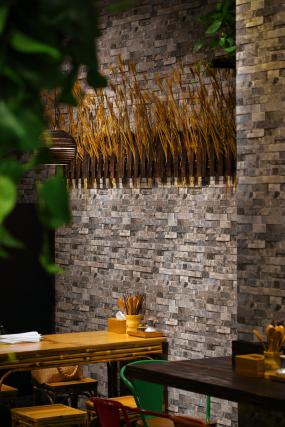 高档特色面馆装修图片