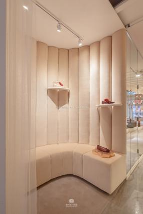 高端外贸服装店装修图片