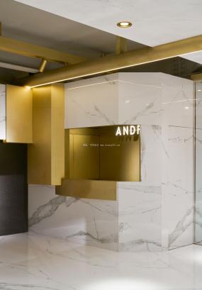 最新时尚服装店设计装饰效果图片