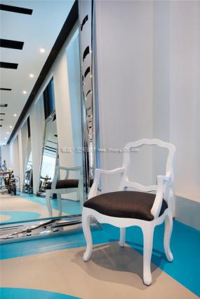 最新小型健身房效果图