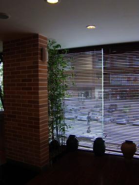 红酒餐厅装潢设计效果图片