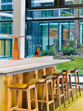 极简风格办公室装饰效果图片