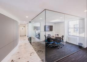 高端园区办公室装修图片