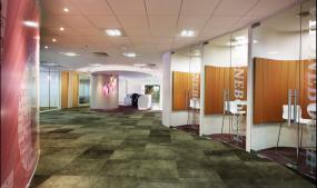 明亮办公室装修效果图片