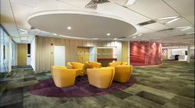 明亮办公室装修实物图片