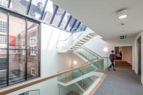 高端简洁办公室装修图片