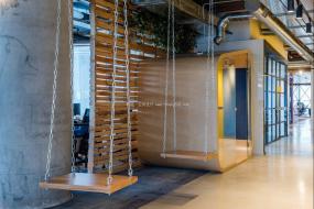 明亮办公室装修设计效果图