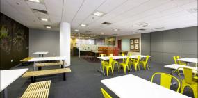 明亮办公室装修高清效果图