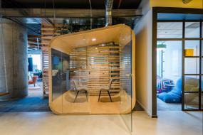 高端明亮办公室装修图片