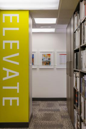 高档明亮办公室装修效果图