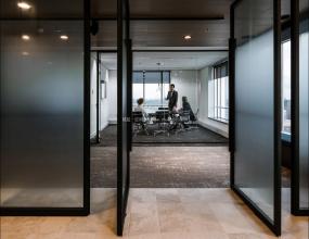 最新明亮办公室设计装饰效果图片