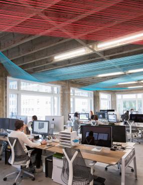 最新旅游服务公司办公室装饰实景图