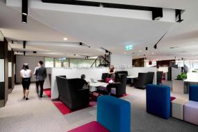 最新医药公司办公室装饰实景图