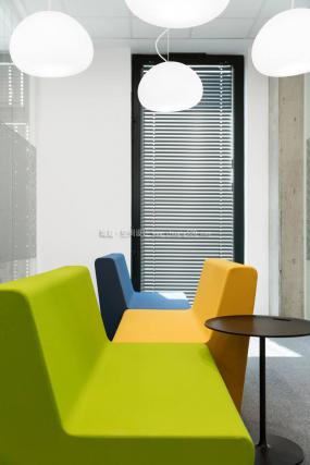 餐饮管理公司装饰效果图