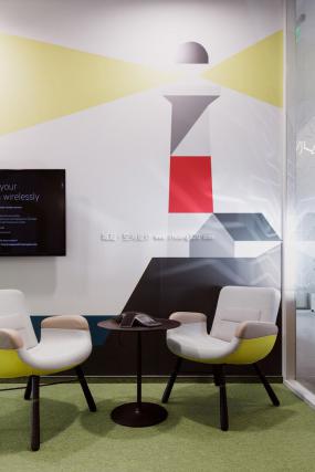 高端餐饮管理公司装修效果图