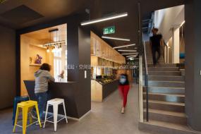 高端网络游戏公司装修效果图