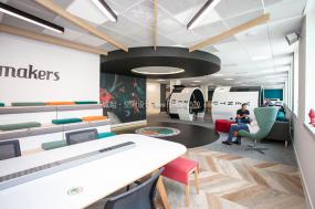 高端投资顾问公司装修效果图