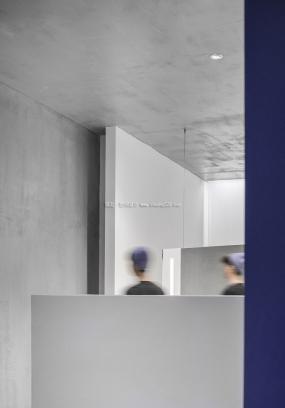 高档简约美发店装修效果图