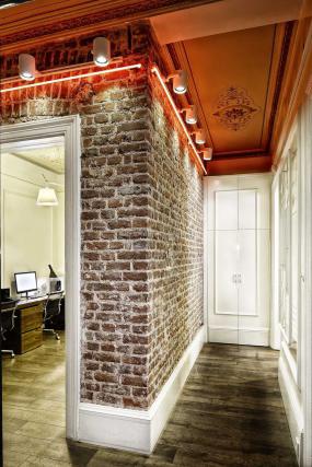 极简办公室装饰图片