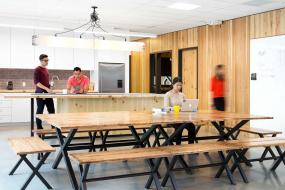 传媒办公室装修实物图片