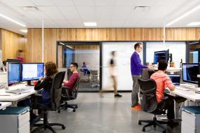 传媒办公室装修实景图片