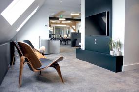 高档传媒办公室装修图片