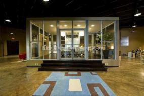 流行风格办公室装潢效果图