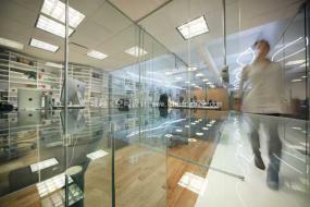 流行风格办公室装修高清图片