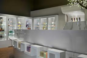 化妆品店装潢设计效果图片