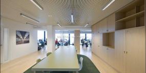 科技风格办公室设计装饰图