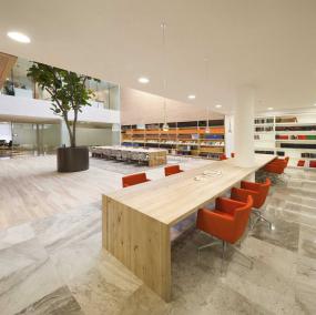 科技风格办公室装修图片