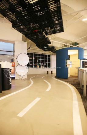 最新互联网风格办公室设计装饰效果图片