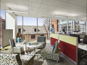 开敞式办公室装修实景图片