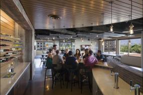 高端开敞式办公室装修效果图