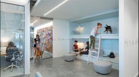 简单大气风格办公室设计装潢图片