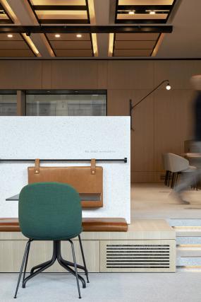 大气简单风格办公室设计装修图