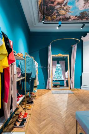 简约风格服装店装修图片