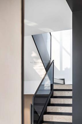 现代简约风办公室装修图片