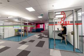 商业成熟风格办公室设计装修效果图片