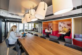 高档工业风格办公室装修装潢效果图