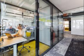 高档工业风格办公室装修图片