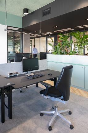 高档工业风格办公室装饰设计效果图片