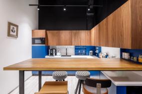 公司过道简约吊顶装修效果图片